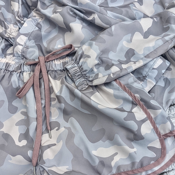 Camo Hooded Top w/ matching Shorts - Picture 2 of 7